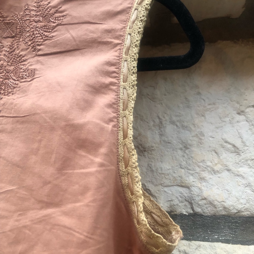 Embroidered blush tunic - Picture 7 of 8